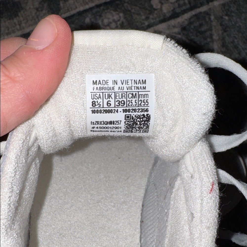 Reebok - Picture 3 of 3